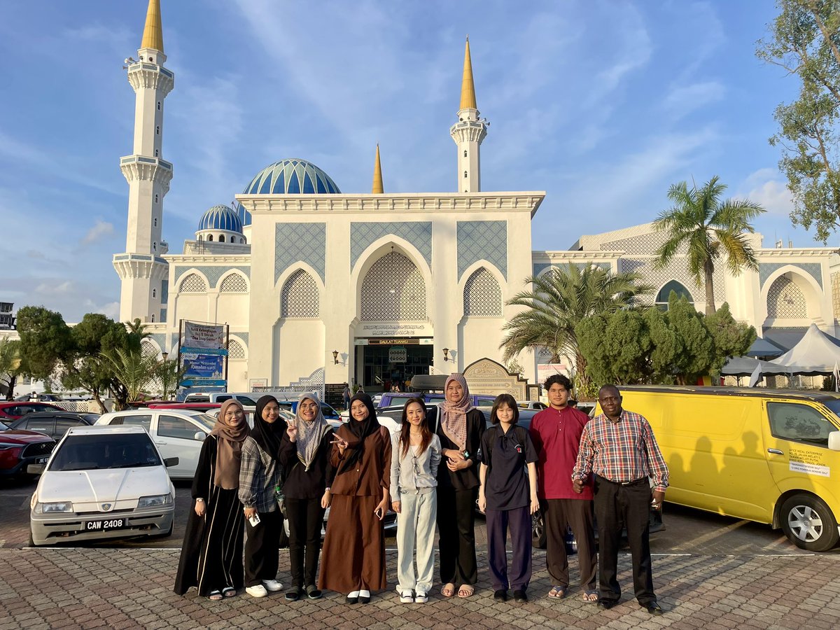 Adman, M.A. (@adam_adman) on Twitter photo People gathered for #iftar picnic-style at the Pahang’s State Mosque, Kuantan. A truly memorable #Ramadan evening! 🇲🇾<a href="/TourismPahang/">Tourism Pahang</a> People gathered for #iftar picnic-style at the Pahang’s State Mosque, Kuantan. A truly memorable #Ramadan evening! 🇲🇾<a href="/TourismPahang/">Tourism Pahang</a>