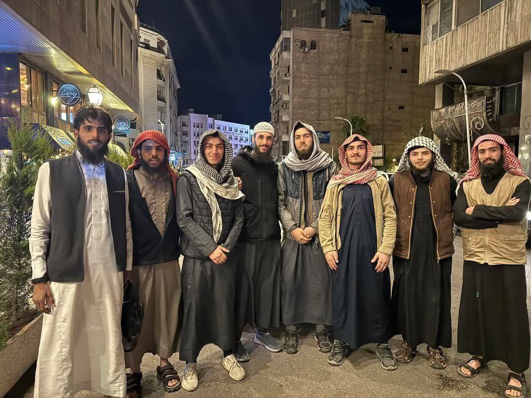 BBassem7's tweet photo. Picture of tourists from Idlib in downtown Damascus. 

Kindly asking Christians to convert to Islam https://t.co/3fdkjclJV2