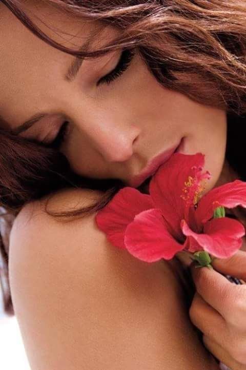 SI LOS LATIDOS
TUVIESEN NOMBRE
LOS MÍOS TENDRÍAN
LOS TUYOS...