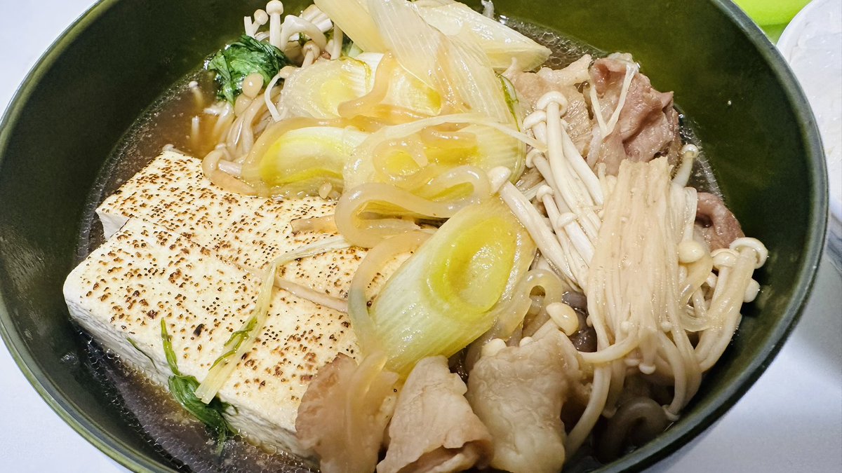 Choucakai's tweet photo. おはようございます😃
ご飯はすき焼き風🍚
いつの間にか寝ていてオヤツは無し🥲
弟が🍊畑を広げたのでお手伝いに月曜日から車で実家に帰る予定です😊
それに合わせて車中泊用に遮光カーテン付けました✨
これでぐっすり眠れるはず(笑)
今日のニャンはメイさん😊
ではまたー( •ω•ฅ)
#aze0 #車中泊 https://t.co/LLGWt3fC6X