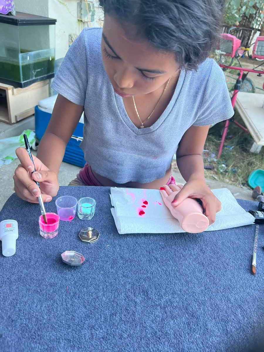 Mi niña está aprendiendo algo nuevo. Bien trabajadora como yo jeje 😊