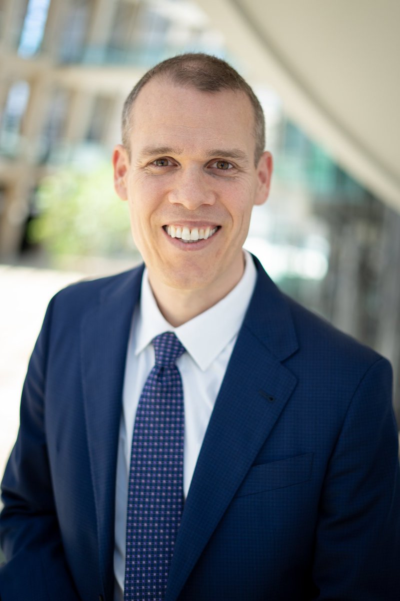 Craig Wall, a PhD graduate who transitioned from being a professor to working at Intel! 
If you're curious about what skills students need to succeed in the industry read his answers in the ALT text! #FridayFocus #SoftSkills #WorkforceDevelopment #OnlineLearning #EducationForAll