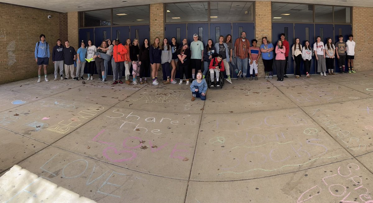 BocceChs's tweet photo. Celebrating some awesome teammates for World Down Syndrome Day! @Ches_Athletics @IMChesapeakeHS https://t.co/sdjHli14oD