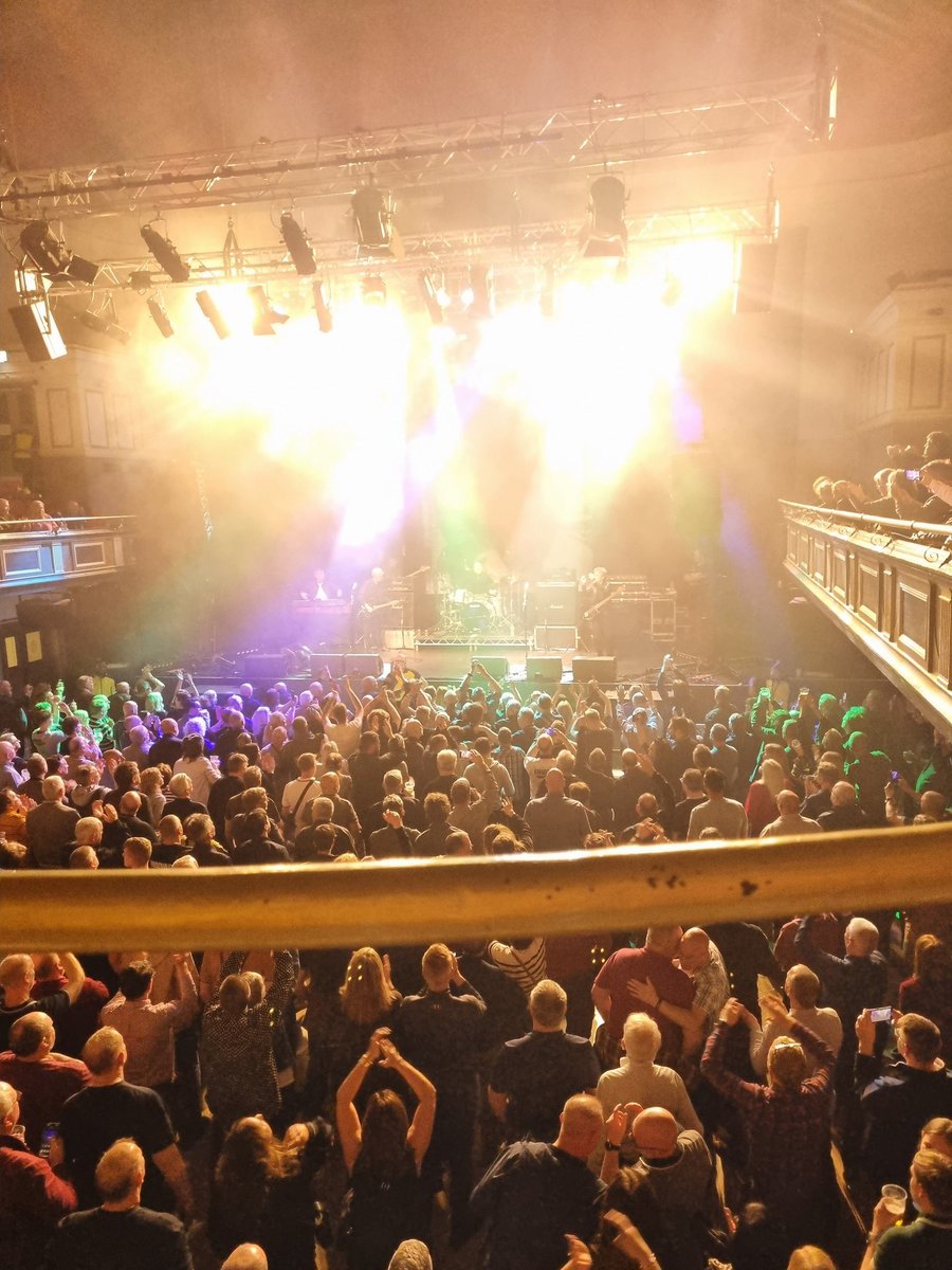 KelvinMort333's tweet photo. Great opening gig tonight at the Warrington Parr Hall @FromtheJam1 
Thanks guys &amp; @BruceFoxton
🎸🥁🎤🎵 https://t.co/IfHgMucteh