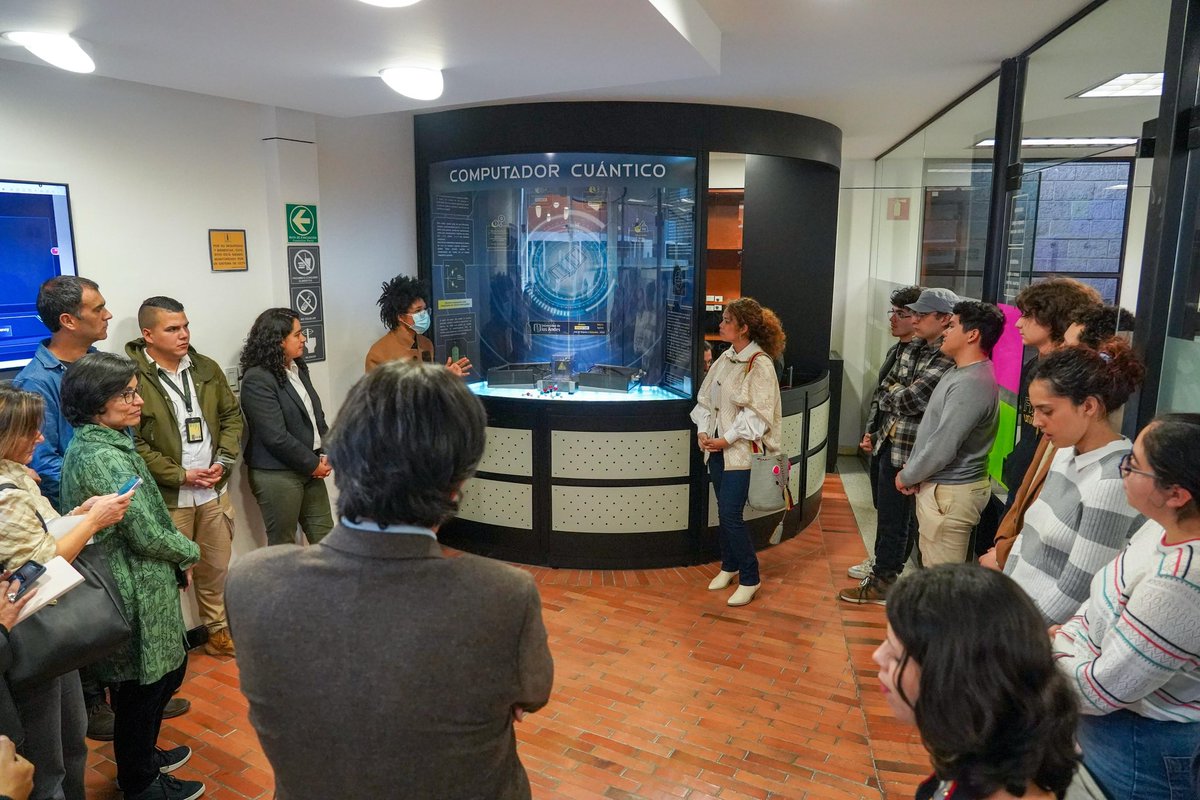 ➡️ #MinCiencias conoce los beneficios de Quipu, el primer computador cuántico instalado en el país, adquirido por la <a href="/Uniandes/">Uniandes</a> para fortalecer la educación y las tecnologías cuánticas. 

Abre hilo e inicia este recorrido🧵👇🏽