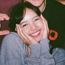 lisa with members of the white lotus cast 🥹🤍