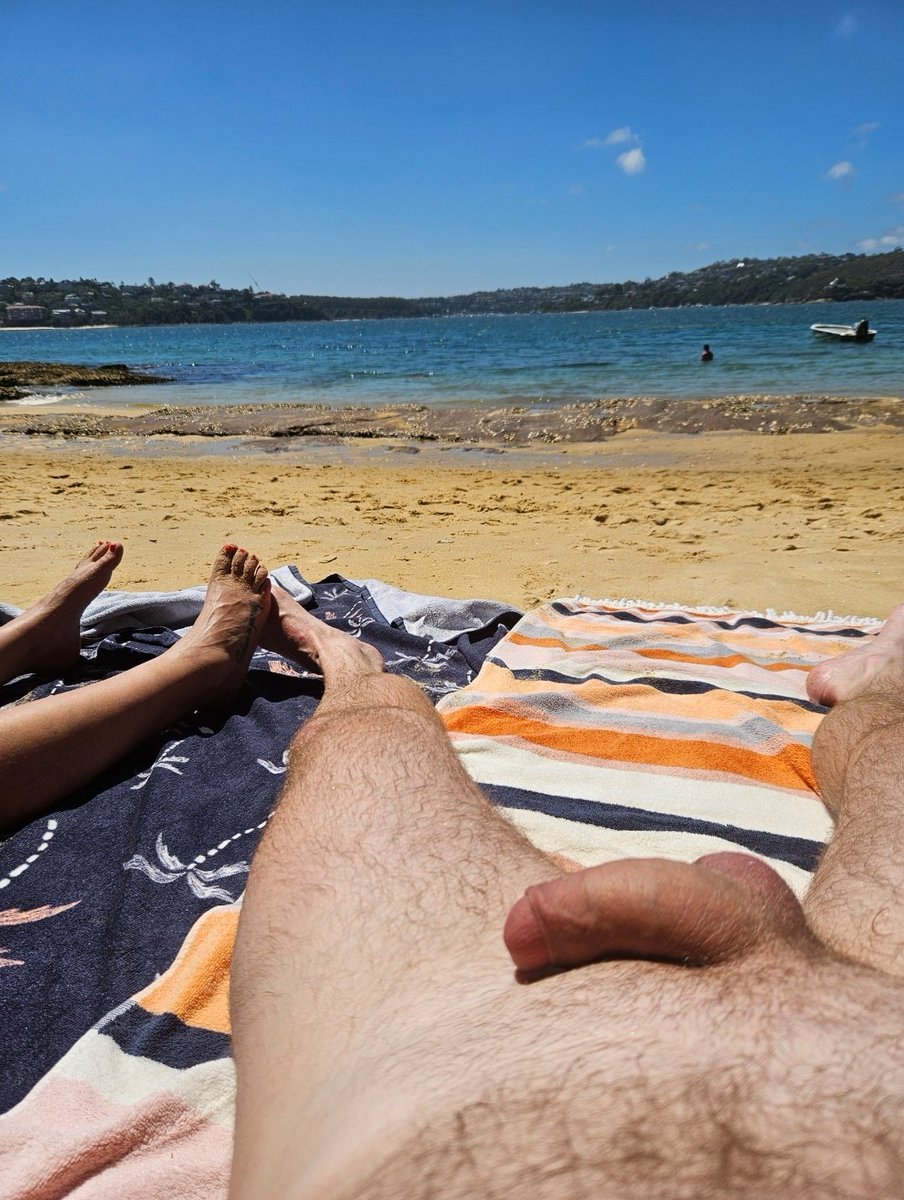 Alexand46295893's tweet photo. Enjoying the beach https://t.co/YVSEpYkKuR