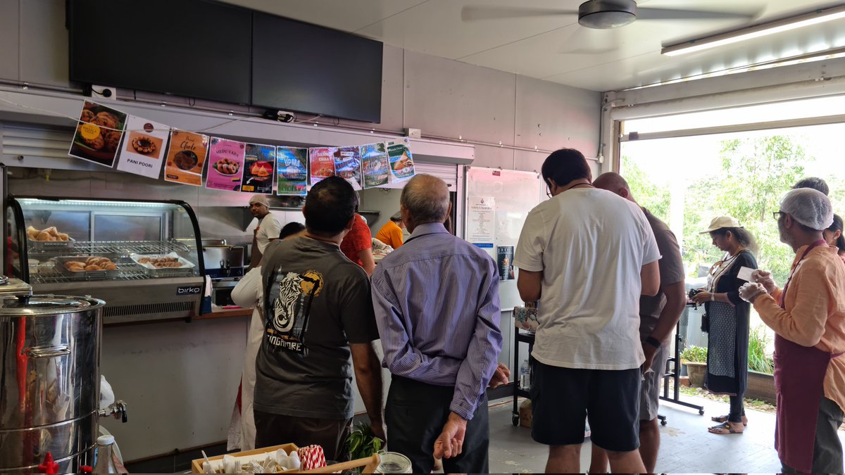 Welcome everyone to Mas Sarada"s Kitchen #HarmonyDay #dosa #mangolassi #samosa #Vadai