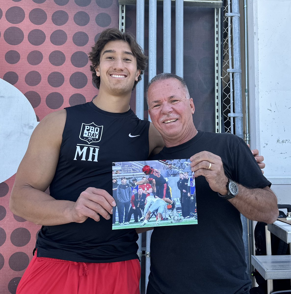 DonDeMarsPhoto's tweet photo. 2025 @AztecFB Pro Day 🏈 Sure appreciate these guys taking the time to sign my photos for me. @ryanwint54 @moon_man505 #MichaelHarrison @quez__15 https://t.co/0cCvg428gA