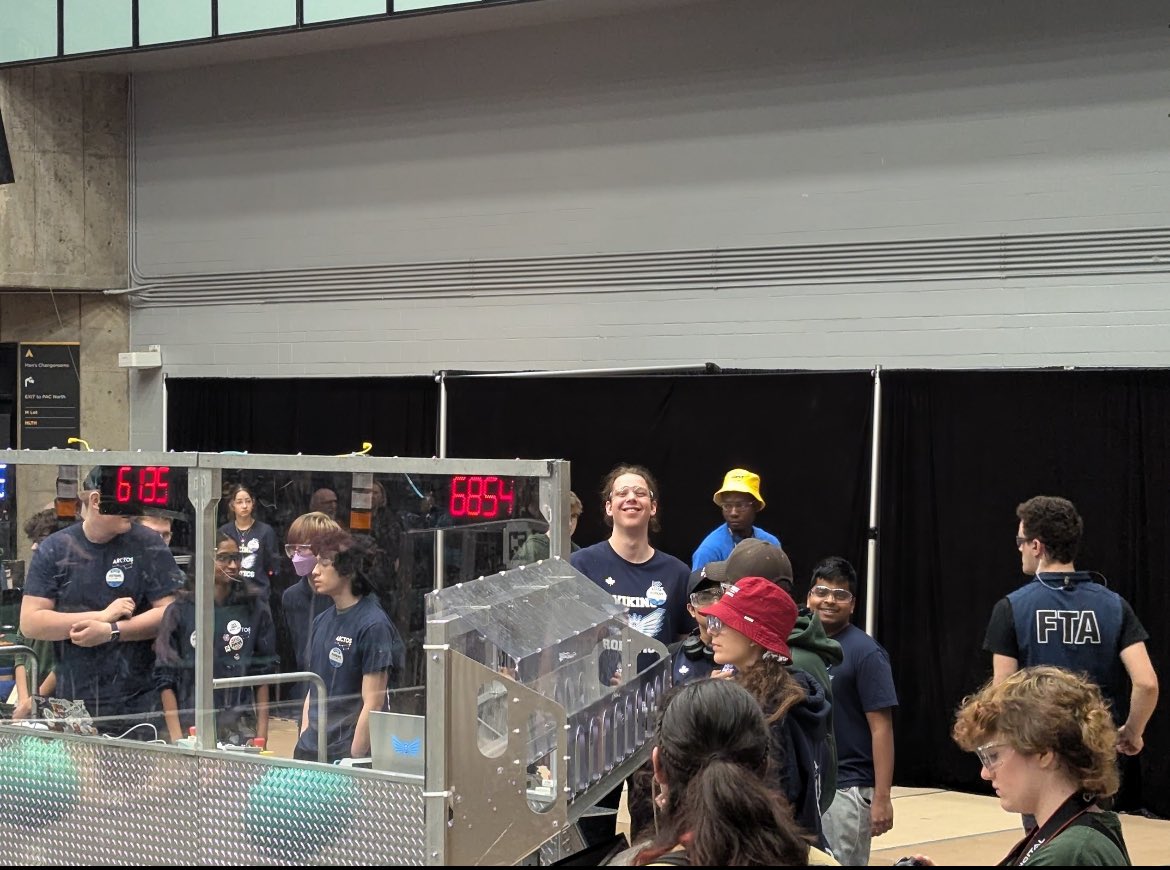Waterloo Highlights so far! Tomorrow will be playoffs and alliance selections for the rest of the games. 

Note: I visited the team in Waterloo a while ago. Were good with defense and won Quals 24 &amp; 35💪💪 
^ John (whos also running the account😅)

(1/2 for today)