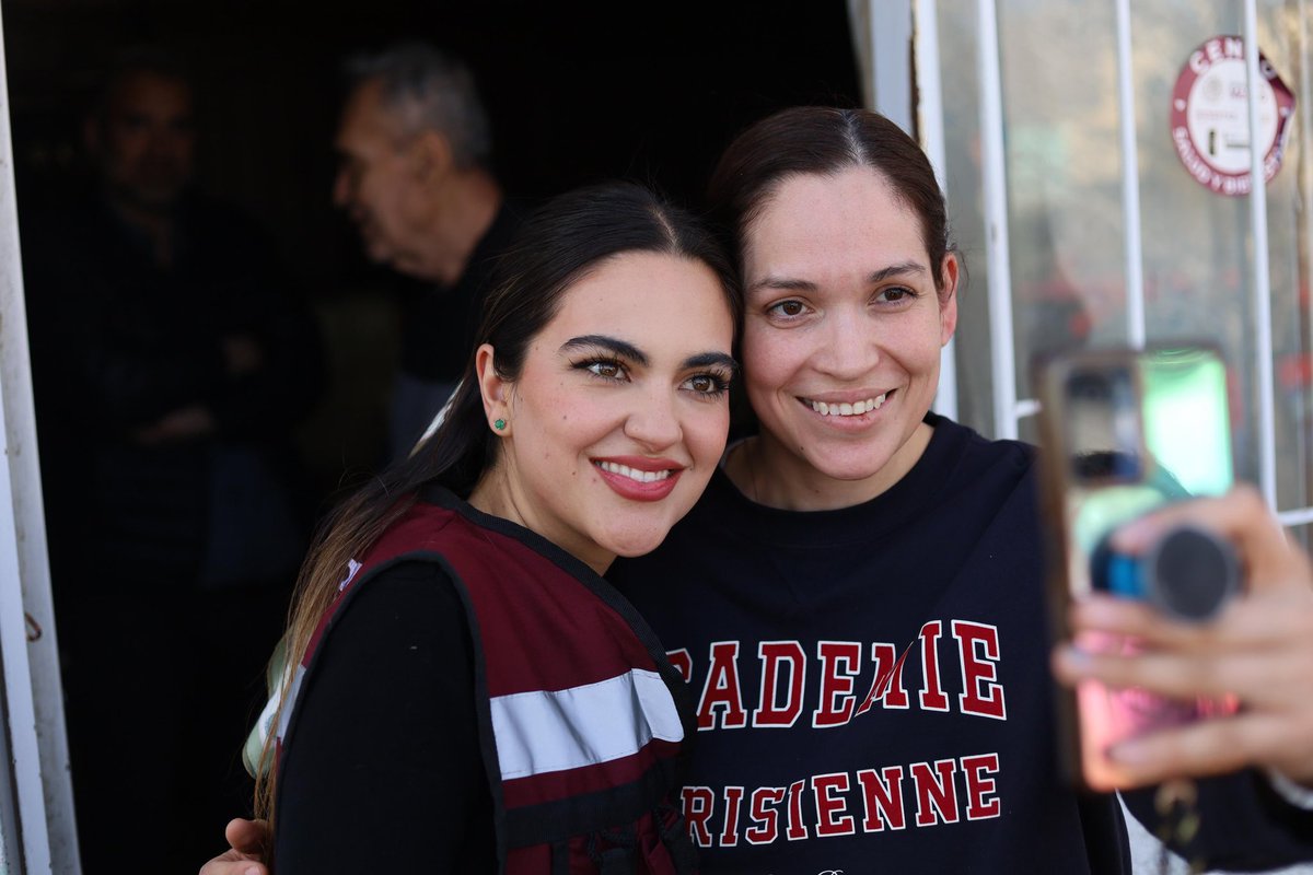 Mientras <a href="/FelipeCalderon/">Felipe Calderón 🇲🇽🇺🇦</a> ahoga sus penas en Madrid, atacándome en pleno insomnio, yo recorro mi tercera colonia del día en Chihuahua.

Las vecinas y vecinos de la Santo Niño me entregaron su confianza y su voto: solo me pidieron regresar. 

Eso hice, hago y seguiré haciendo.