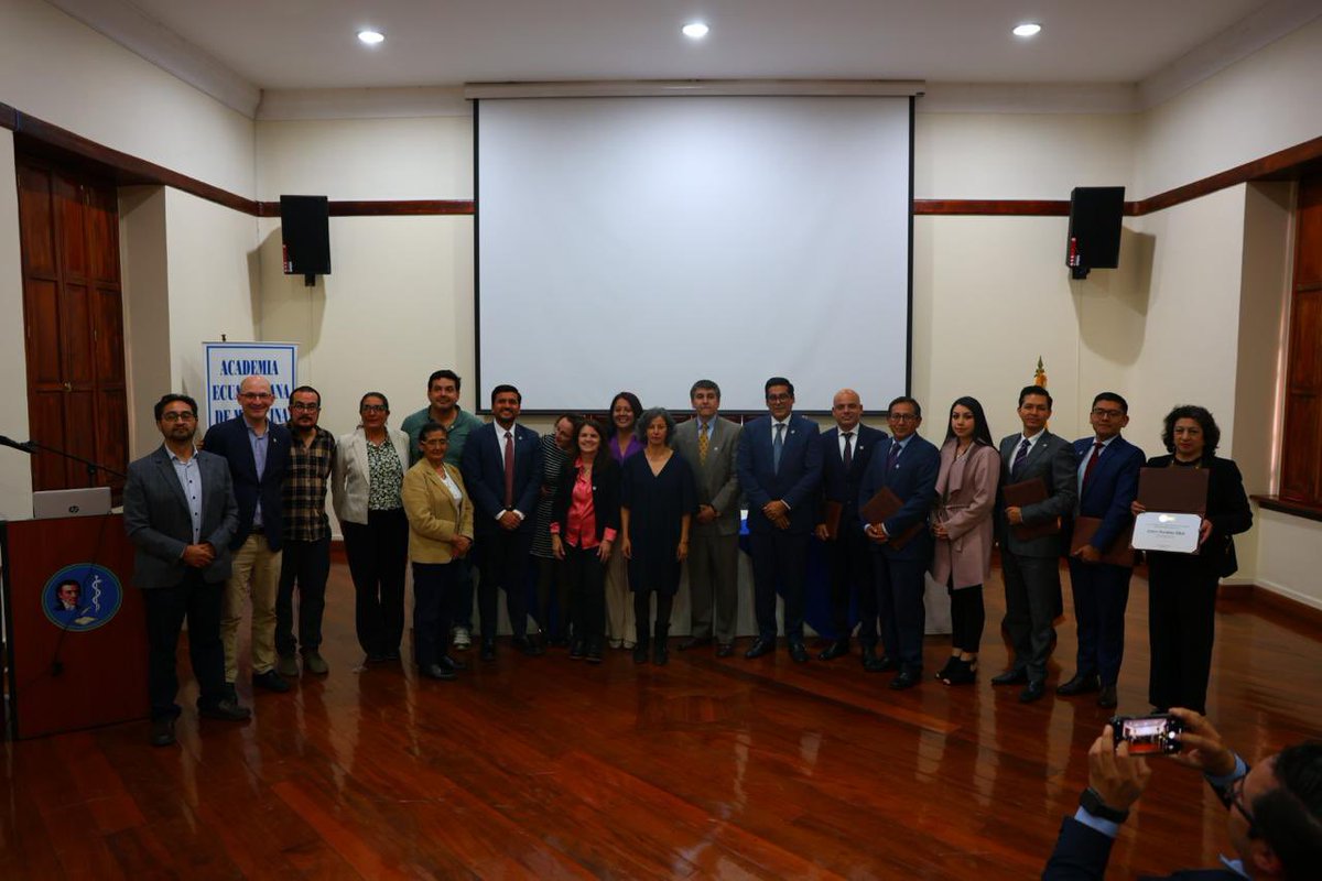 🤝| Como presidente del Consejo de Educación Superior, celebro la incorporación de nuevos miembros a la Academia de Ciencias del Ecuador. Su ingreso representa un reconocimiento a la excelencia académica y a su valiosa contribución al desarrollo del conocimiento en nuestro país.