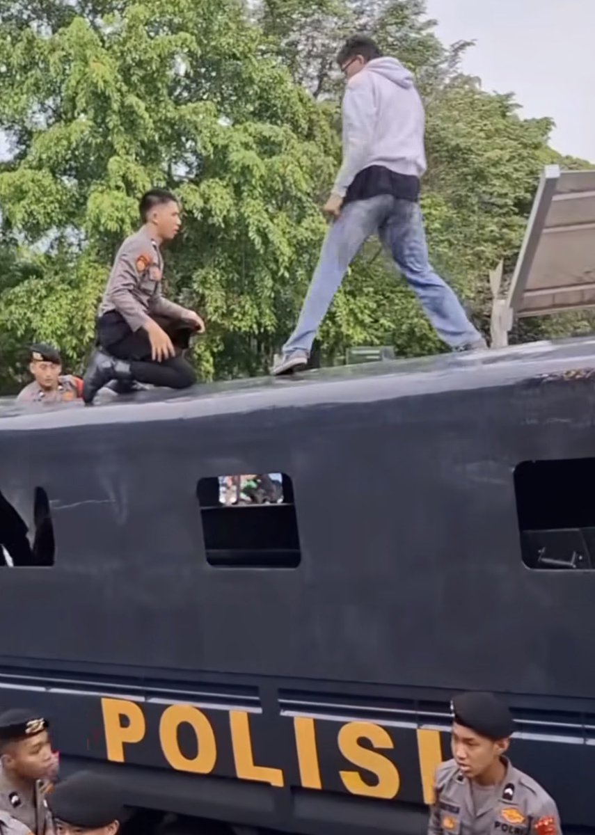 #IndonesiaGelap 
Fanartin dulu ngak sih