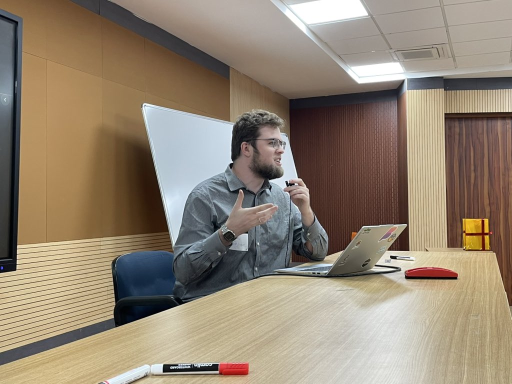FOSSUnited's tweet photo. James Reilly talking about his FOSS journey at BiharFOSS
#fossunited #biharfoss #unitedbyfoss https://t.co/UowQR9OIoB