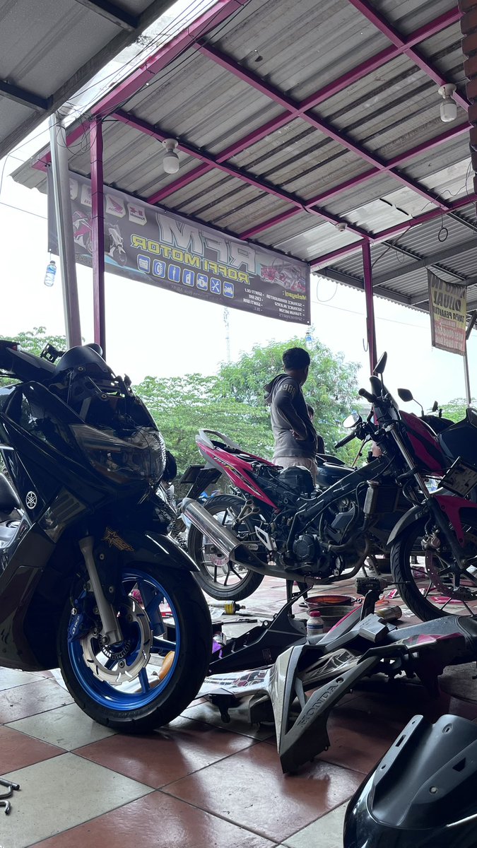 KillersssBoyss's tweet photo. Service motor dulu sebelum pantura race 🤘🏻😍
#cikarang 
#cifest https://t.co/quSI3H9liy