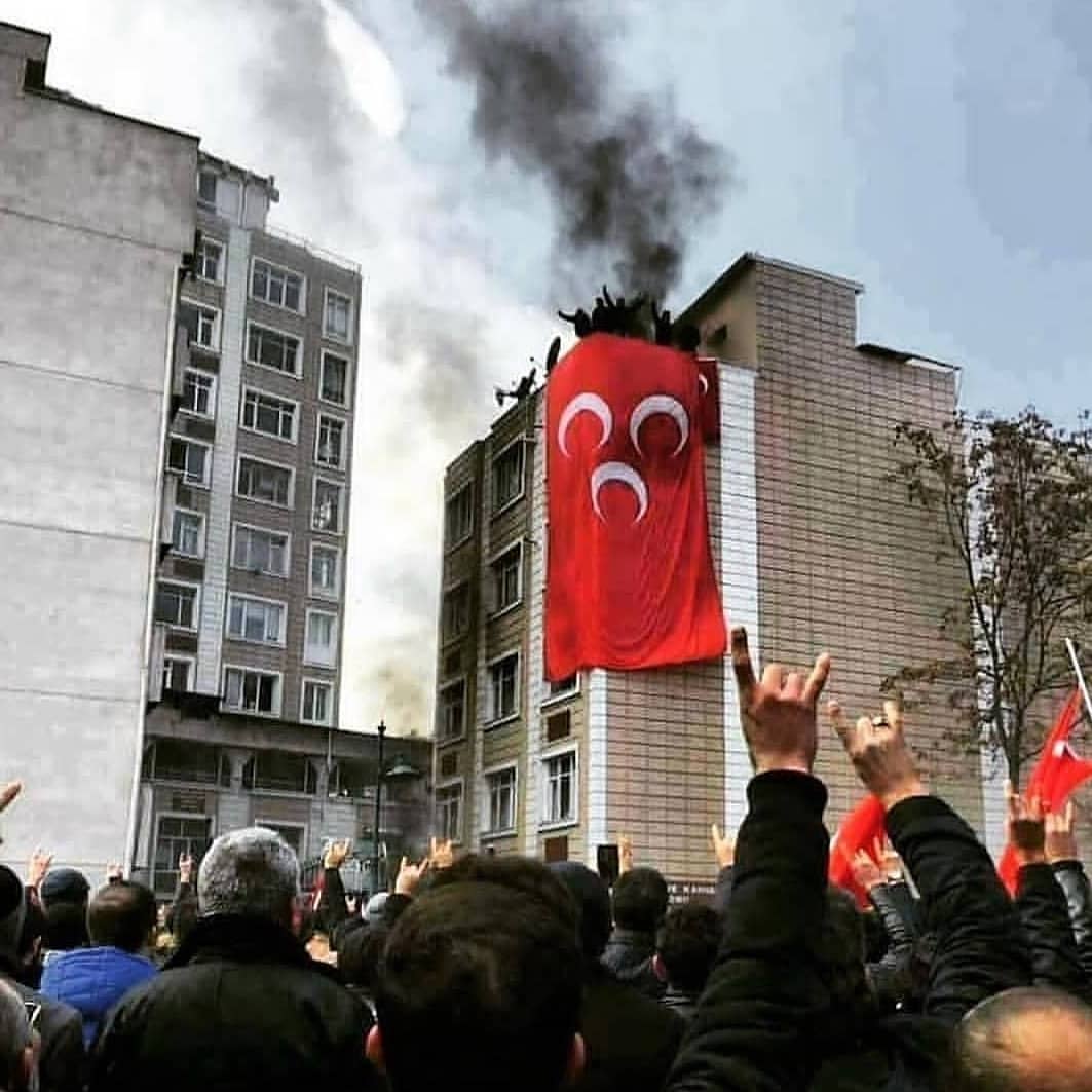 "Benim evlatlarım sokağa çıkarsa eylem değil, ihtilal yapar!"

- Başbuğ Alparslan TÜRKEŞ