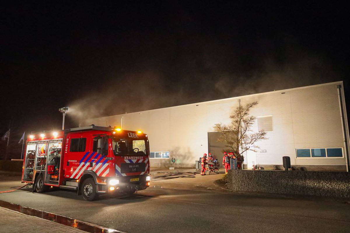 Brand in industriepand Leek