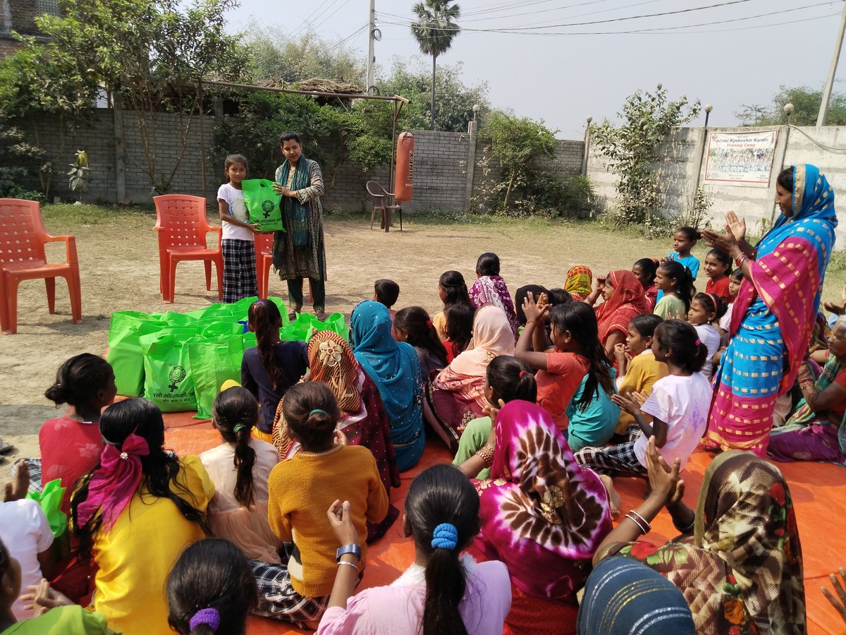 ShakhiW's tweet photo. सखी संस्थाको आयोजनामा तथा Women's Fund Asia  एसियाको सहयोगमा सञ्चालित   परियोजना अन्तर्गत फेटा गाउँपालिका वार्ड नं १ टोल  भलुहिमा गरीब दलित समुदायका बालिकाका लागि सञ्चालित निःशुल्क ट्युसन सेन्टरमा३१ जनालाई शैक्षिक सामग्री वितरण । https://t.co/rZWgI790dz