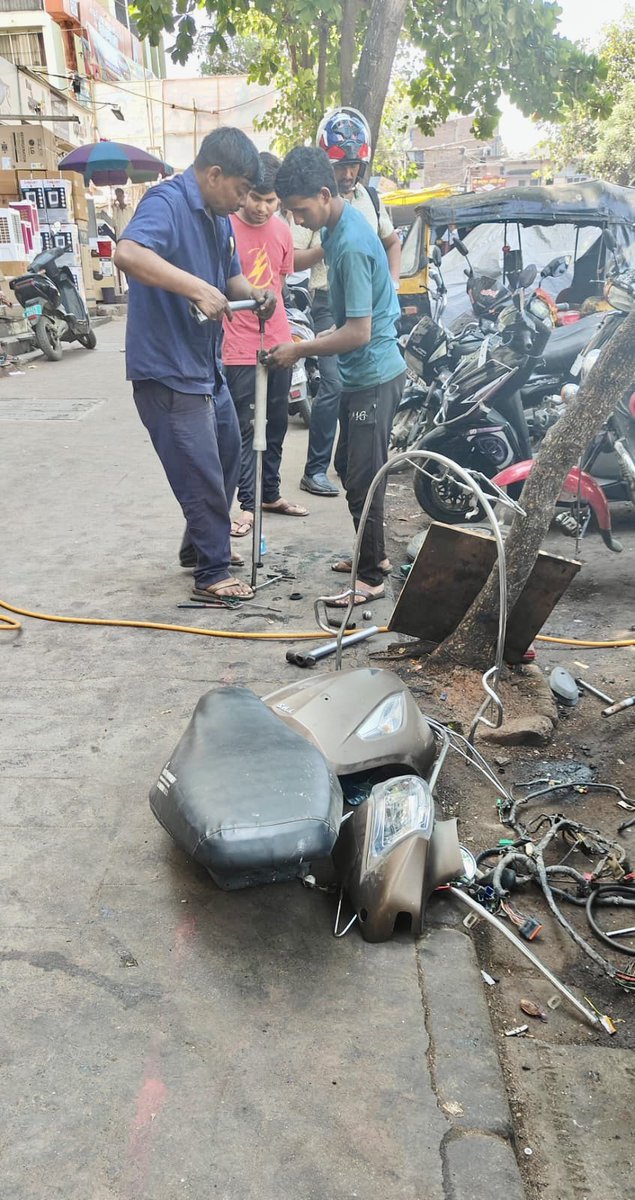 Roopesh Dhanawade™️ tweet media