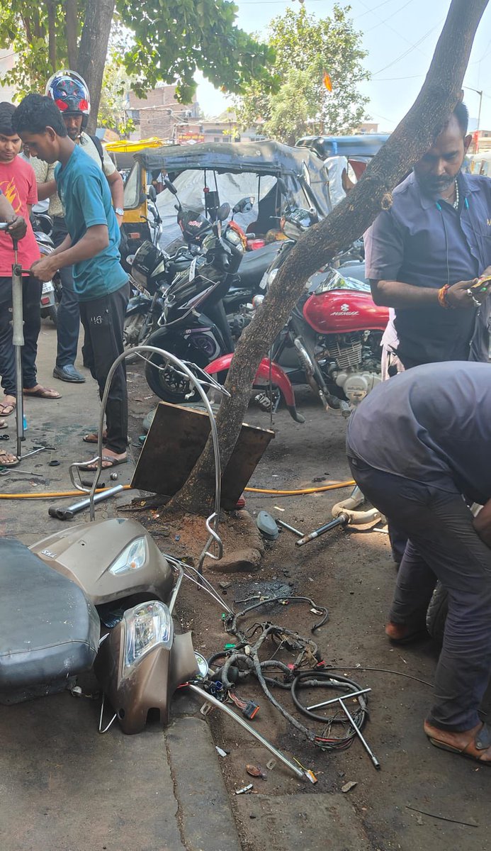 Roopesh Dhanawade™️ tweet media