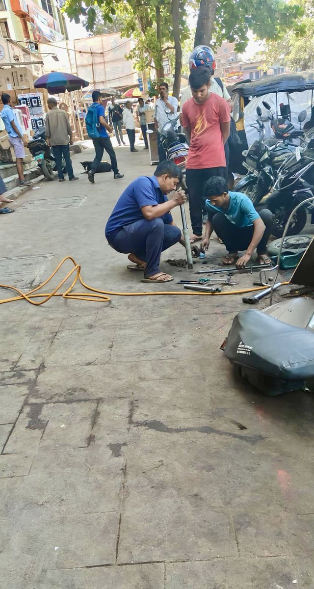 Roopesh Dhanawade™️ tweet media