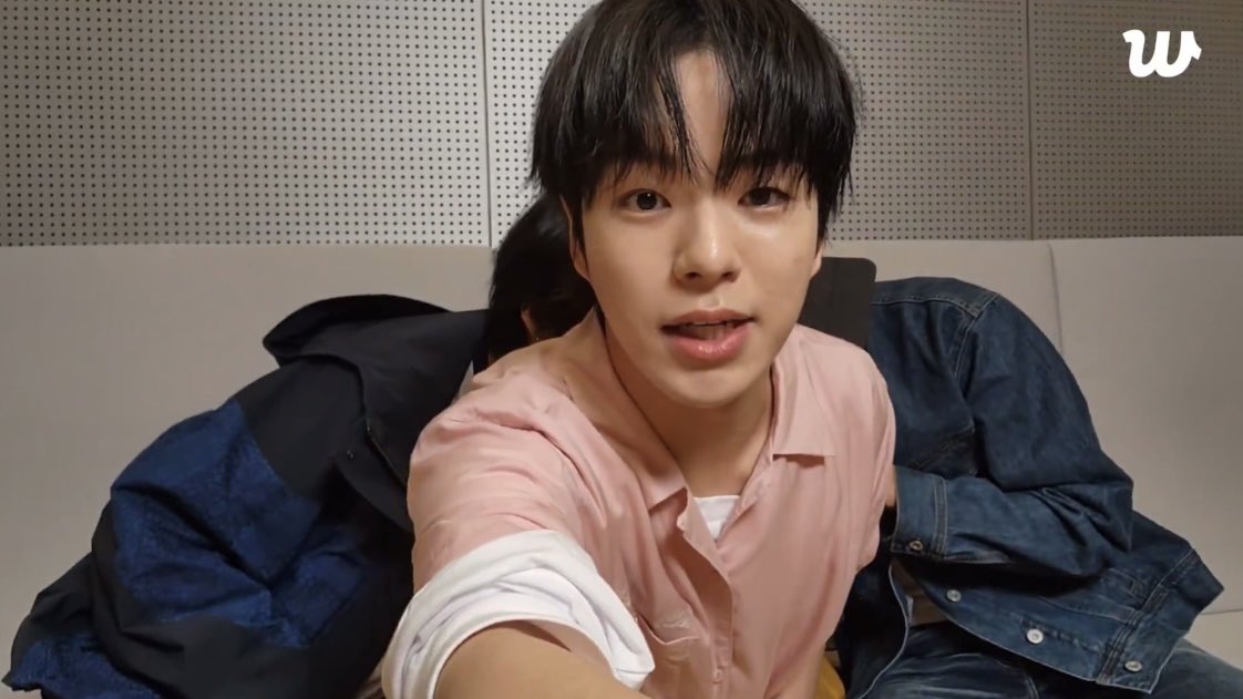 mandu_124's tweet photo. 도뤁 착한줄알앗는데 뒤에서 ㅃㅃ하네...;;;; https://t.co/np3Ev94MXG