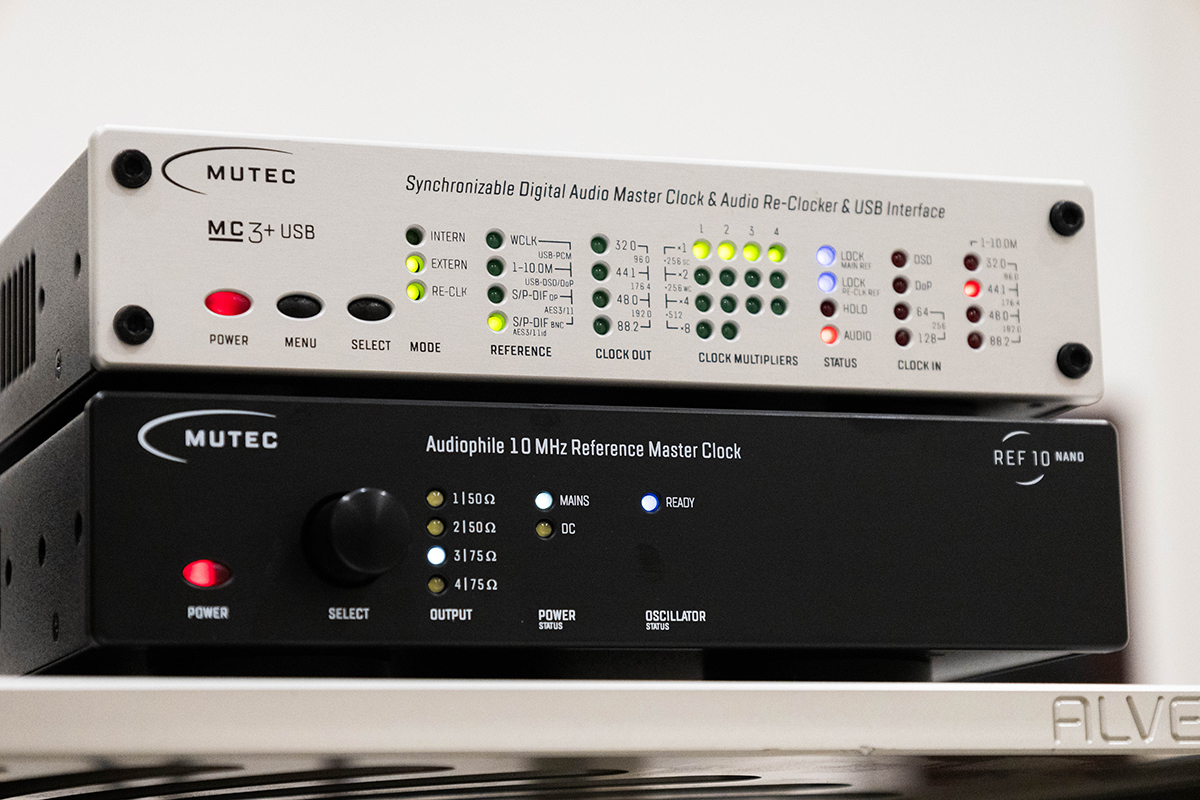 pw_audio's tweet photo. 【レビュー】MUTEC「MC-3+USB」は“評論家も手放せない”リクロッカー。プロ機譲りのクロック技術で、発売以来脅威のロングセラーを記録。今回は、Qobuz再生におけるグレードアップ&10MHzクロックジェネレーター「REF10 NANO」による効果も検証します https://t.co/tTLIoo1qDl
#MUTEC #クロック #PR https://t.co/xwhg1S5ih5