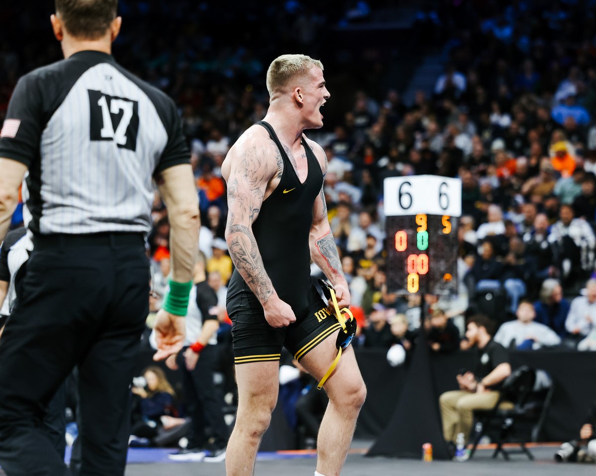 Ben Kueter. All-American 🇺🇸.

285 Cons. R4 | #5 Ben Kueter (Iowa) dec. #10 Dayton Pitzer (Pittsburgh), 5-1

#Hawkeyes