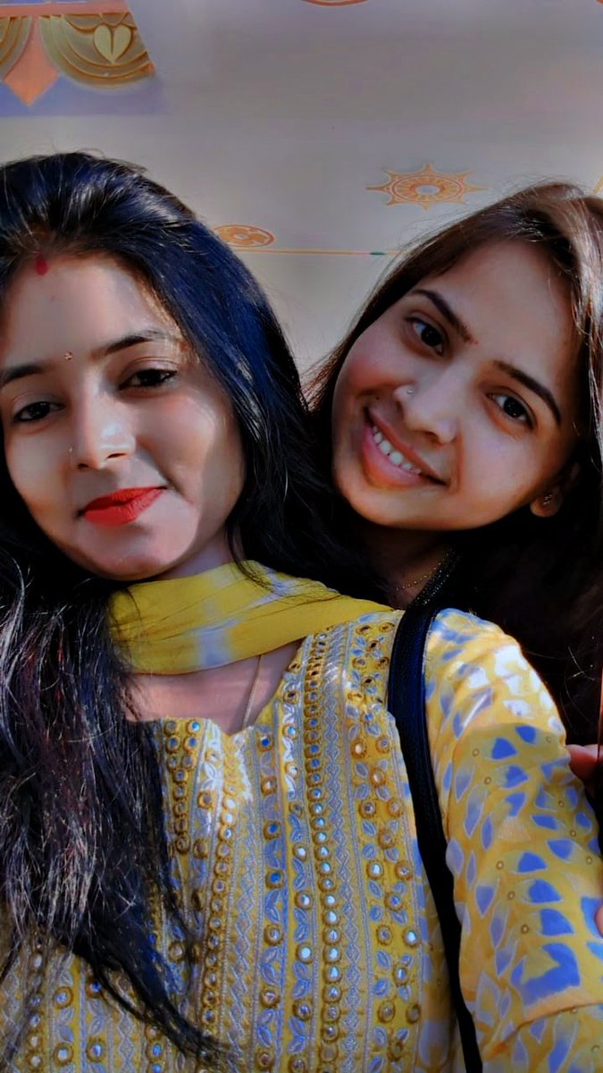 सुंदरता तो आंखों का भ्रम है 
किसी का दिल जीतने के लिए
व्यवहार में सुंदरता होना जरूरी है...!! ❣️