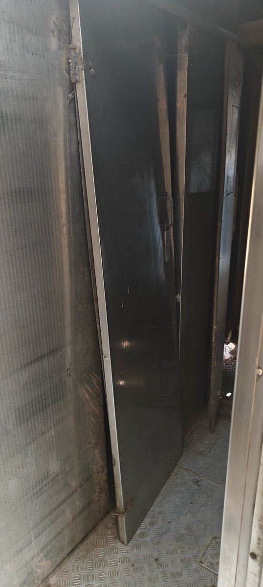 PMilind2's tweet photo. @drmned @AshwiniVaishnaw 
Condition of Toilet door in dharmabad manmad Marathwada express C1
Unable to understand why we paid for such facilities 
Is there any inspection procedure before starting the train..
? https://t.co/1sXm6ODiTY