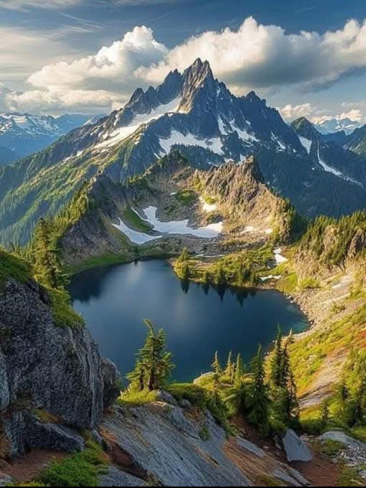 Sawtooth Wilderness, Idaho, USA

Exceptional in scenic beauty, characterized by high granite peaks and narrow glacial valleys 

Comprised of hundreds of jagged peaks, 50 over 10,000 feet in height, with nearly 400 high alpine lakes dotting the predominantly rocky terrain

#nature