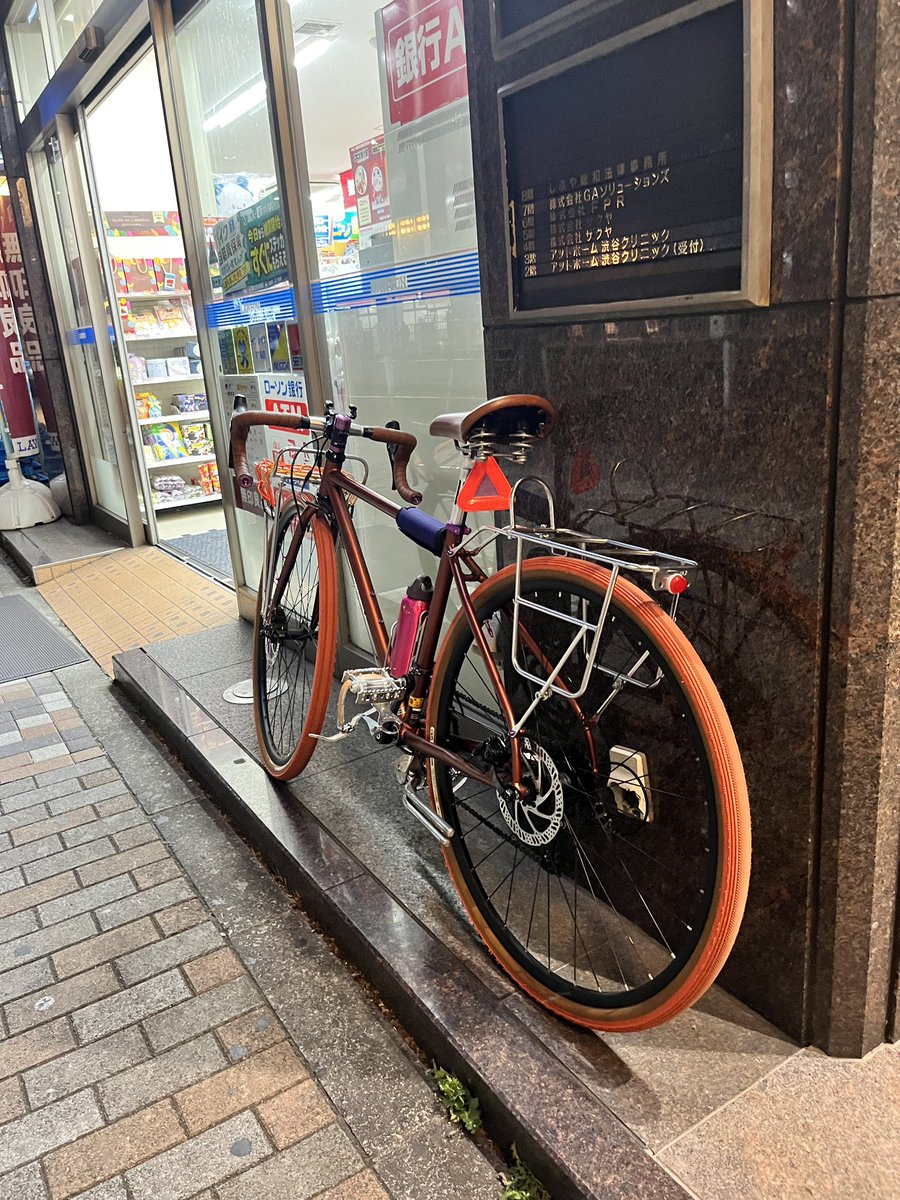 orenosotoasobi's tweet photo. 【拡散希望】自転車を盗まれました。
FUJIfeather cx+
コッパーカラーです。
かなり目立つと思うのですが…。
見つけた方ご一報ください。 https://t.co/MFbpbTI1BW