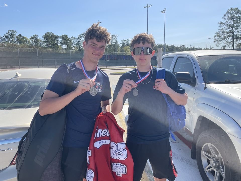 Congratulations Sawyer and Garrett for finishing 2nd in BBD at the Baytown varsity tournament.
