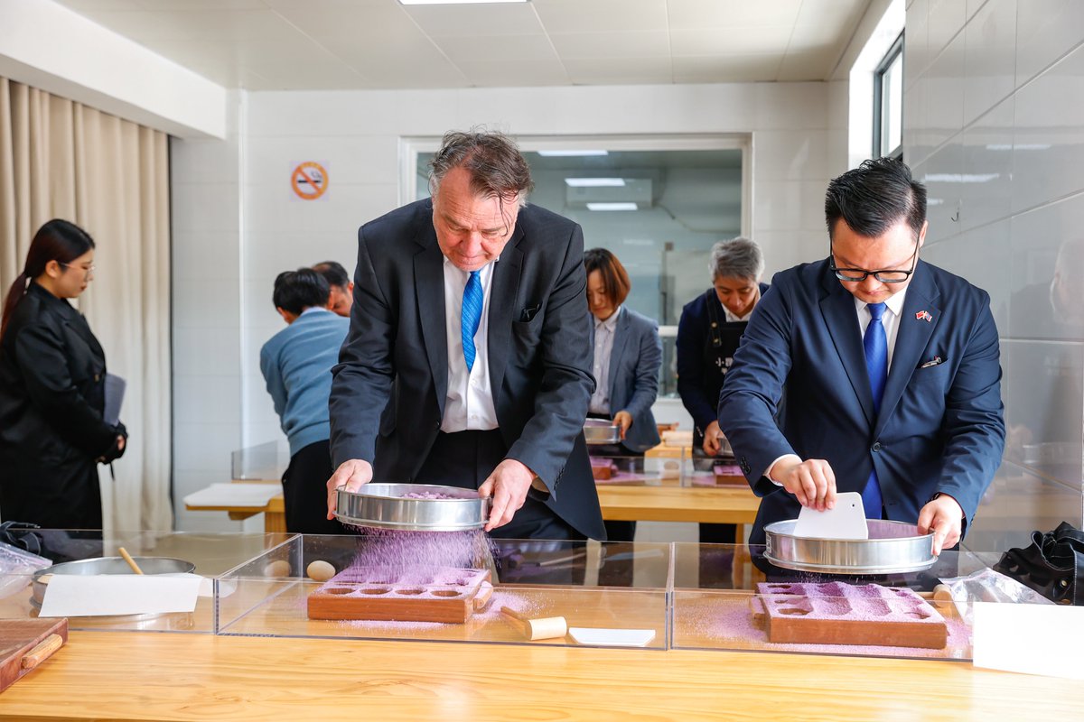 VisitSongjiang's tweet image. "The #rural scenery here is absolutely stunning!" "#Songjiang's #traditionalculture runs remarkably deep and broad." "The transformation in Songjiang has been phenomenal!"...... 
🤩Officials from foreign consulates in #Shanghai including Fiji, Slovakia, and Israel were invited to…