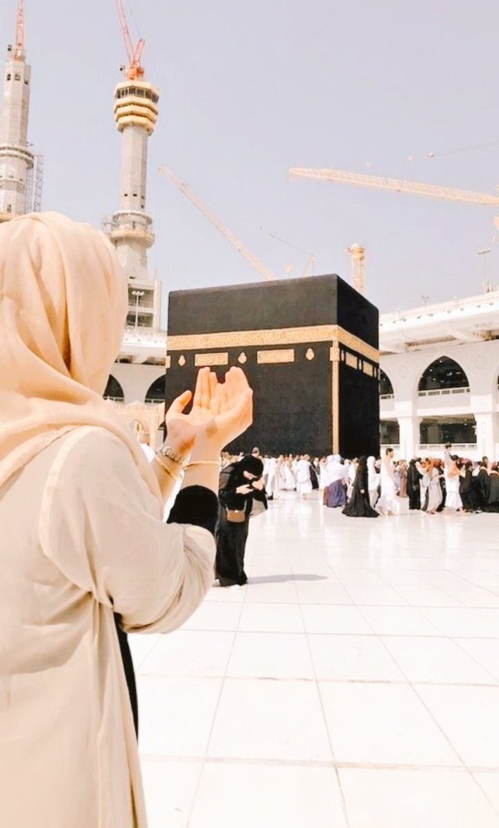 وسأخبركم يوماً ما أن ربي لم يخذلني ..
دعوته، وصبرت، واستجاب...!!