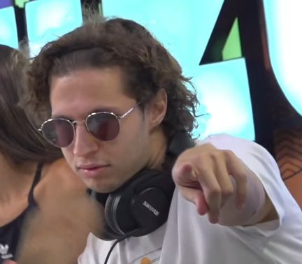 CamiBigorra's tweet photo. Pensar que esos lentes estuvieron hoy a la mañana mientras el trinche cantaba las de Tini y hoy a la tarde estuvieron mirando a De Paul, está todo conectado esto es completamente cine 🚬
#LuzuTv
#AntesQueNadie
#LuzuFC
@martindardik el jefe, solo él pudo hacerlo https://t.co/8sbjhgPgD0