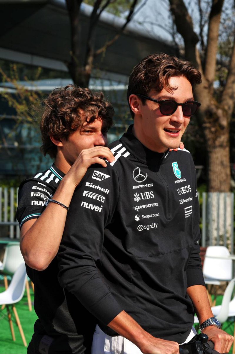 minisectors's tweet photo. guys 😭😭😭😭😭 https://t.co/8LoxA9uPhe
