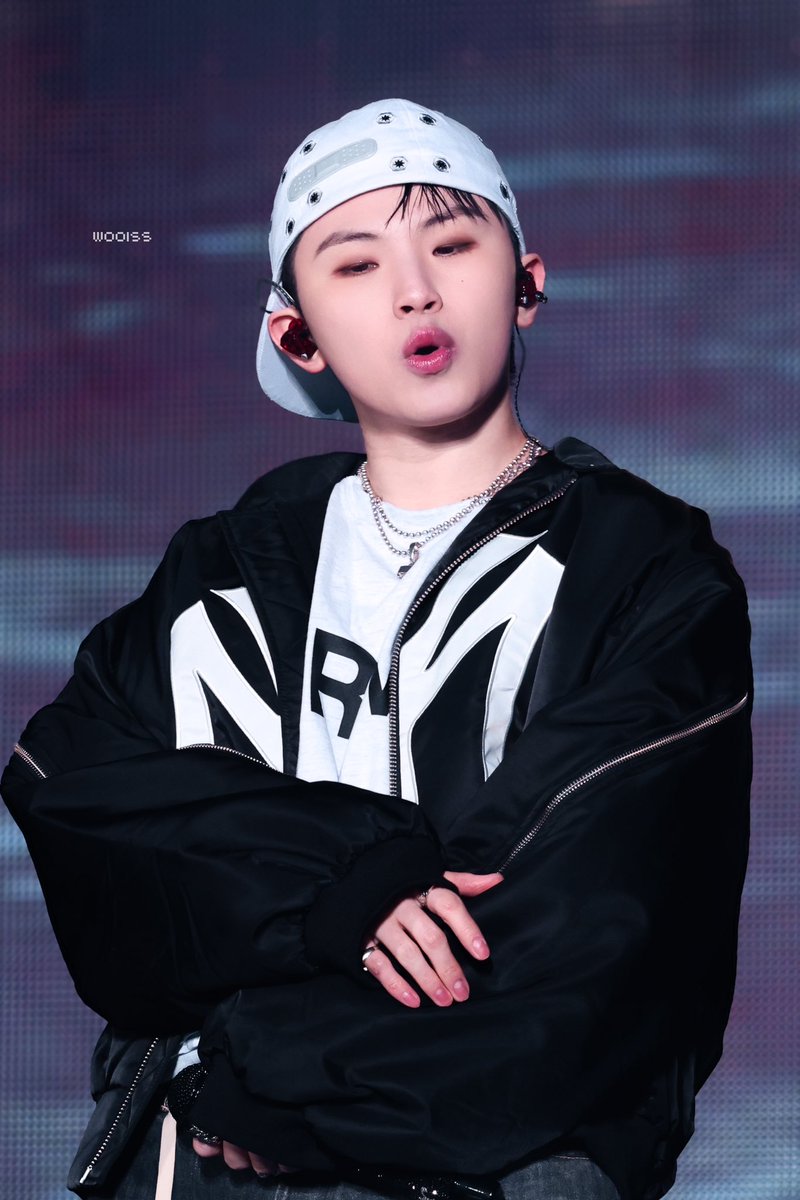 IWooiss's tweet photo. 250321 Carat Land

#우지 #WOOZI #ウジ #이지훈  #세븐틴 #SEVENTEEN
@pledis_17 https://t.co/JypKnoe2FD