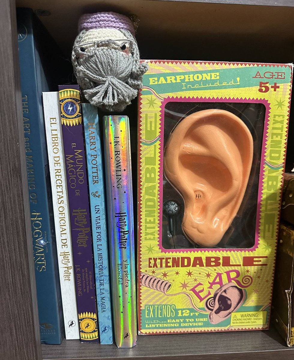 sí cierto, todos los libros de Harry Potter que tengo no más son de adorno en mi librero, me descubriste Ximena 😭😭😭