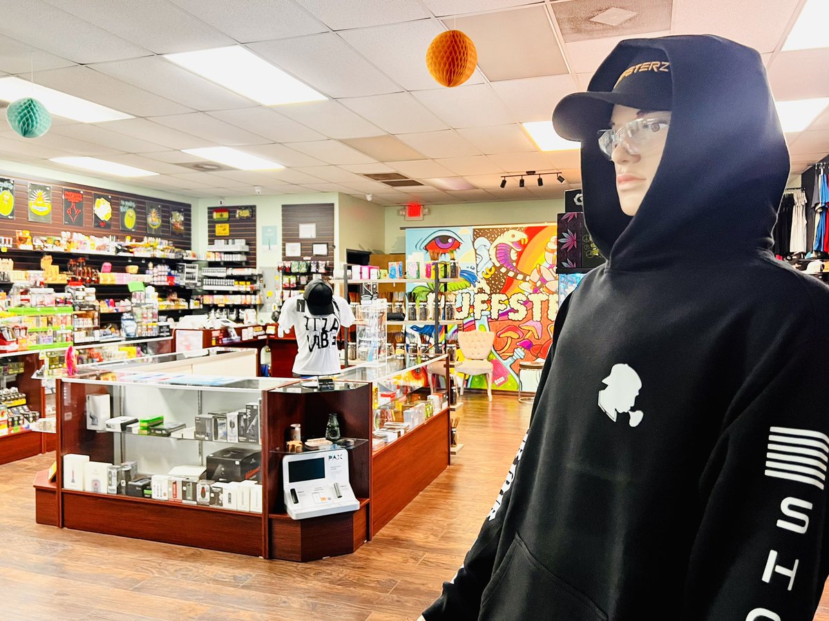 New comer in Puffsterz❤️
Still no name😗
Comment if you have good name for him😂
We are still open til 11 on Friday🫡
Come see me and Mr, puff❤️

<a href="/puffsterznfts/">Puffsterz💨</a>
#P4L
#PGMI
#puffsterz
#smokeshop
#shoosh
#ifyouknowyouknow