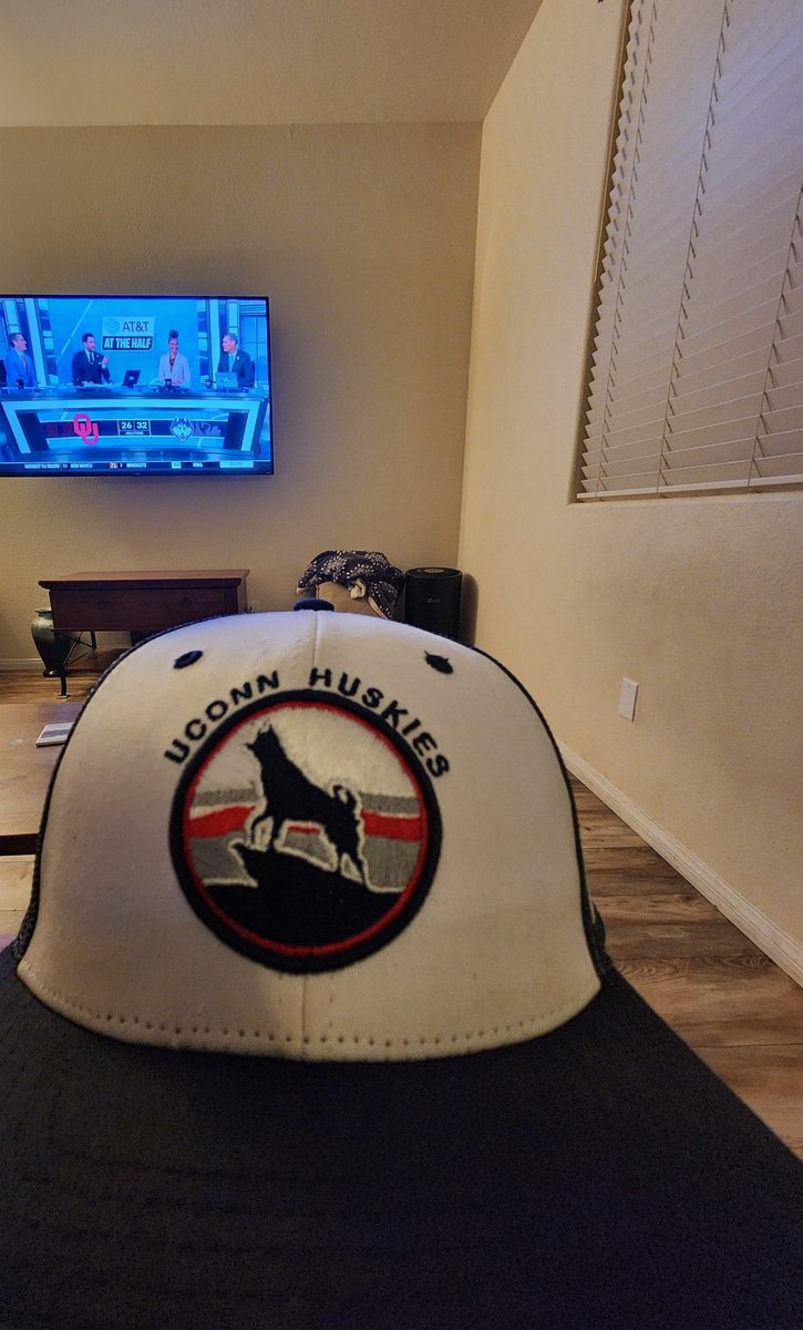 twillfarr's tweet photo. Let's go UCONN! #uconn #uconnhuskies https://t.co/kj2wgb5zj6