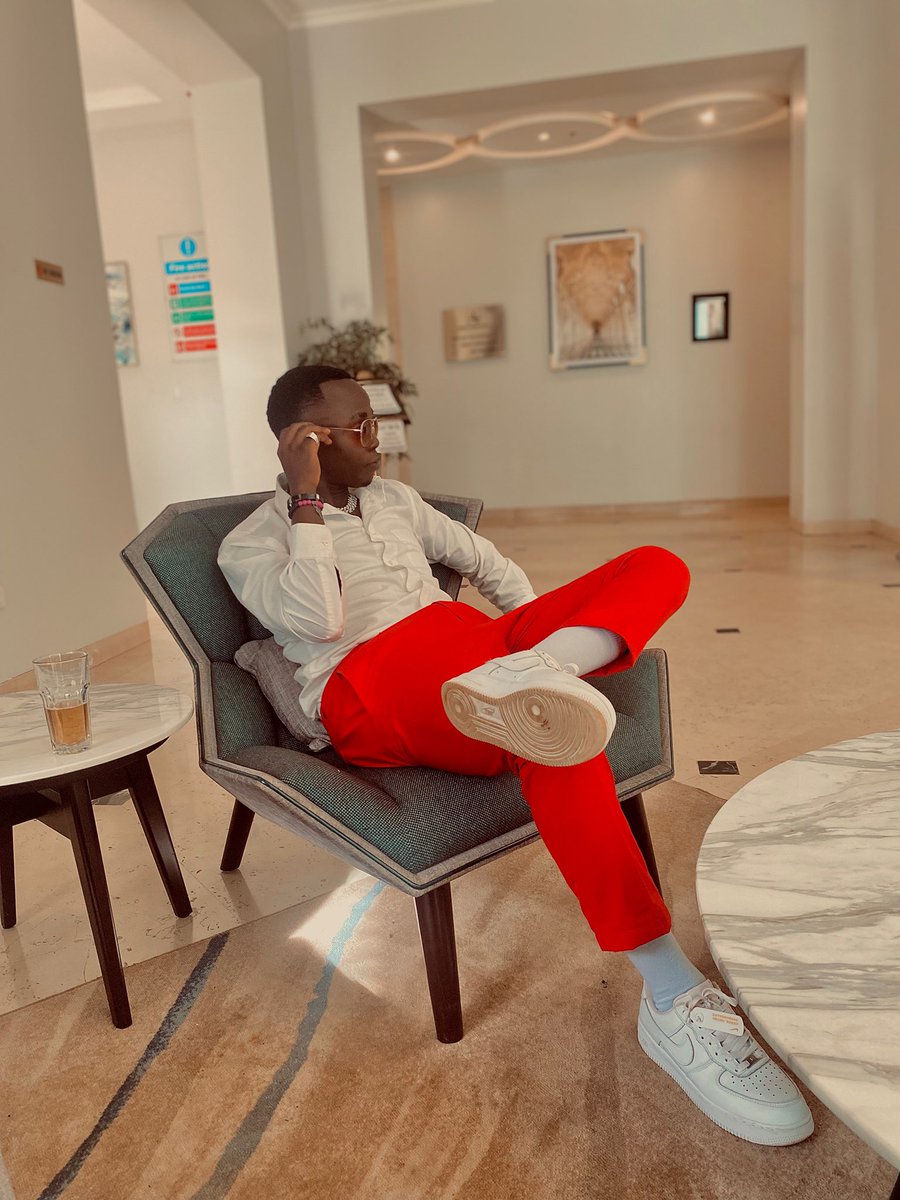 eden_flyest's tweet photo. Chase Money 💸💰but chase the Bible 📖too because success is nothing without God🙏🏾🥂 https://t.co/4S0BzojbuR