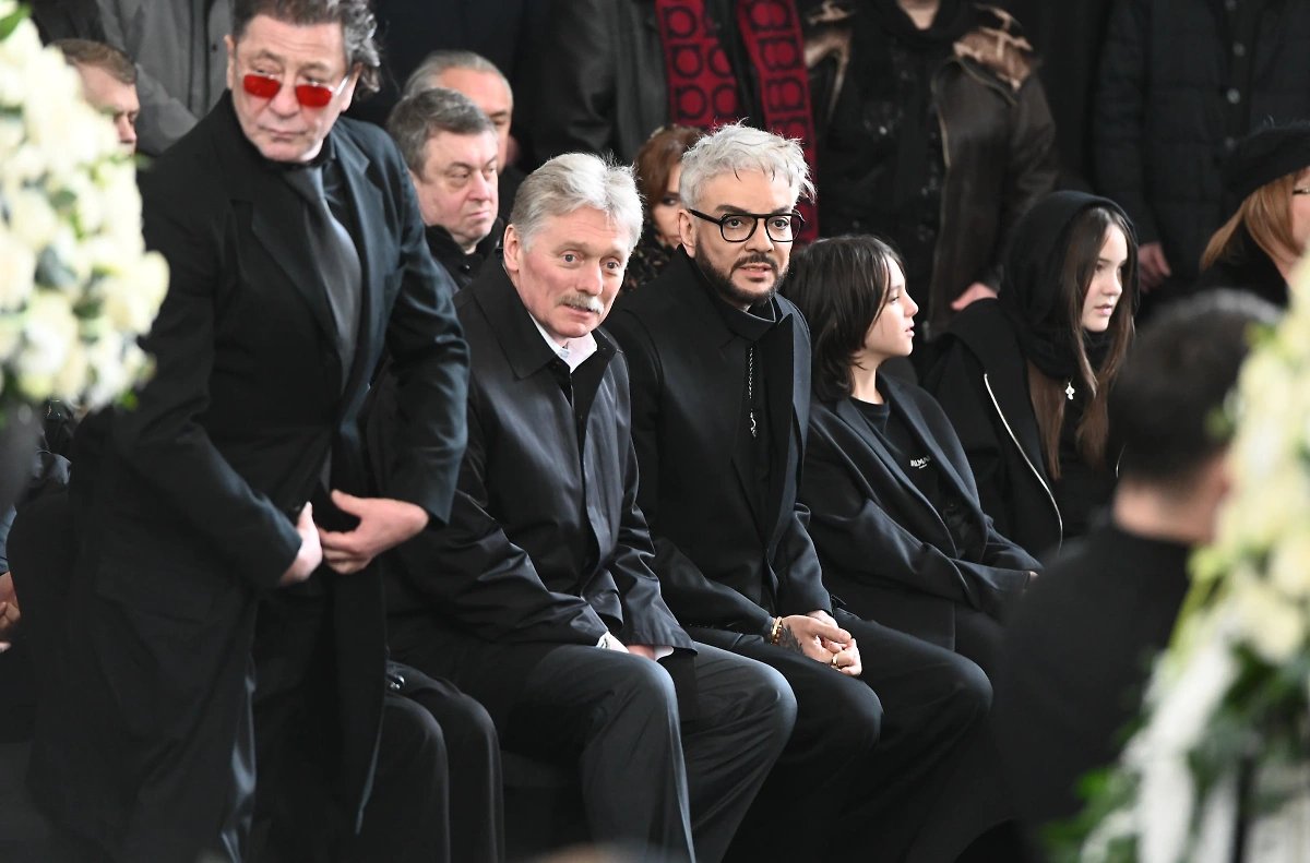 Песков назвал Бедроса Киркорова ветераном, прошедшим всю войну.

В 1945 году Бедросу было всего 13 лет