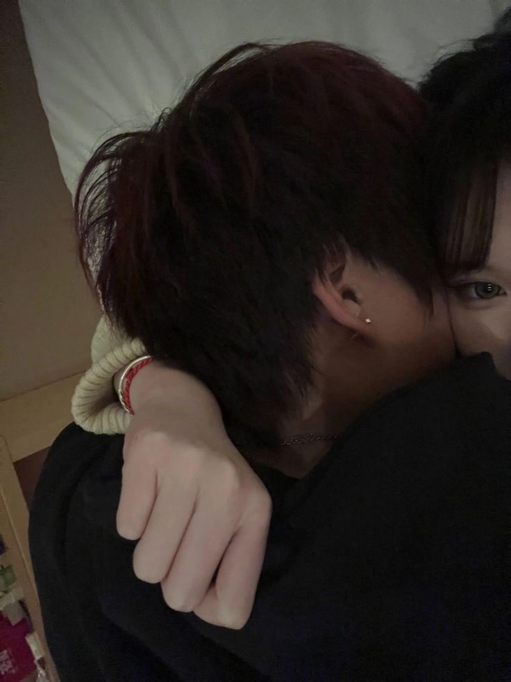 articlevs's tweet image. Sambil muter lagu best part — daniel caesar. Oh how to always be lovedd like thiss 😞🤍🤍. I love you so much, @athalyyne