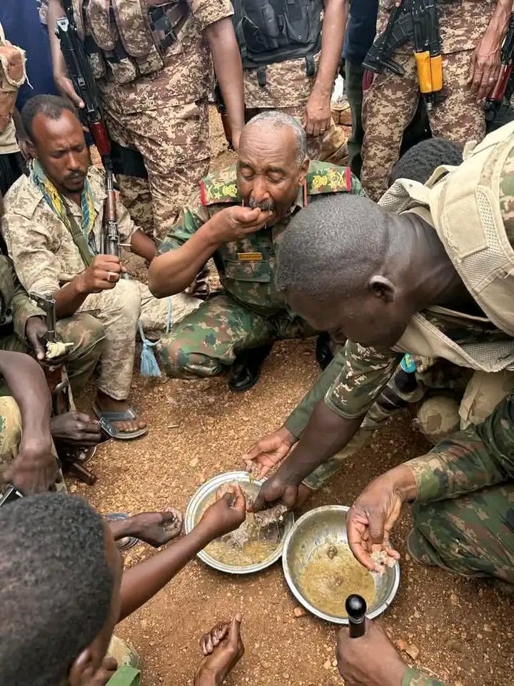 بالعدس والميدان تتحرر #الاوطان.. لا بالكبسات والفنادق.. 

مدري ذوووناك الناس بيفهموا ويخزوا.. او مع.. 

عليهم لعناتي من صباح الصبح. 
#السودان_ينتصر