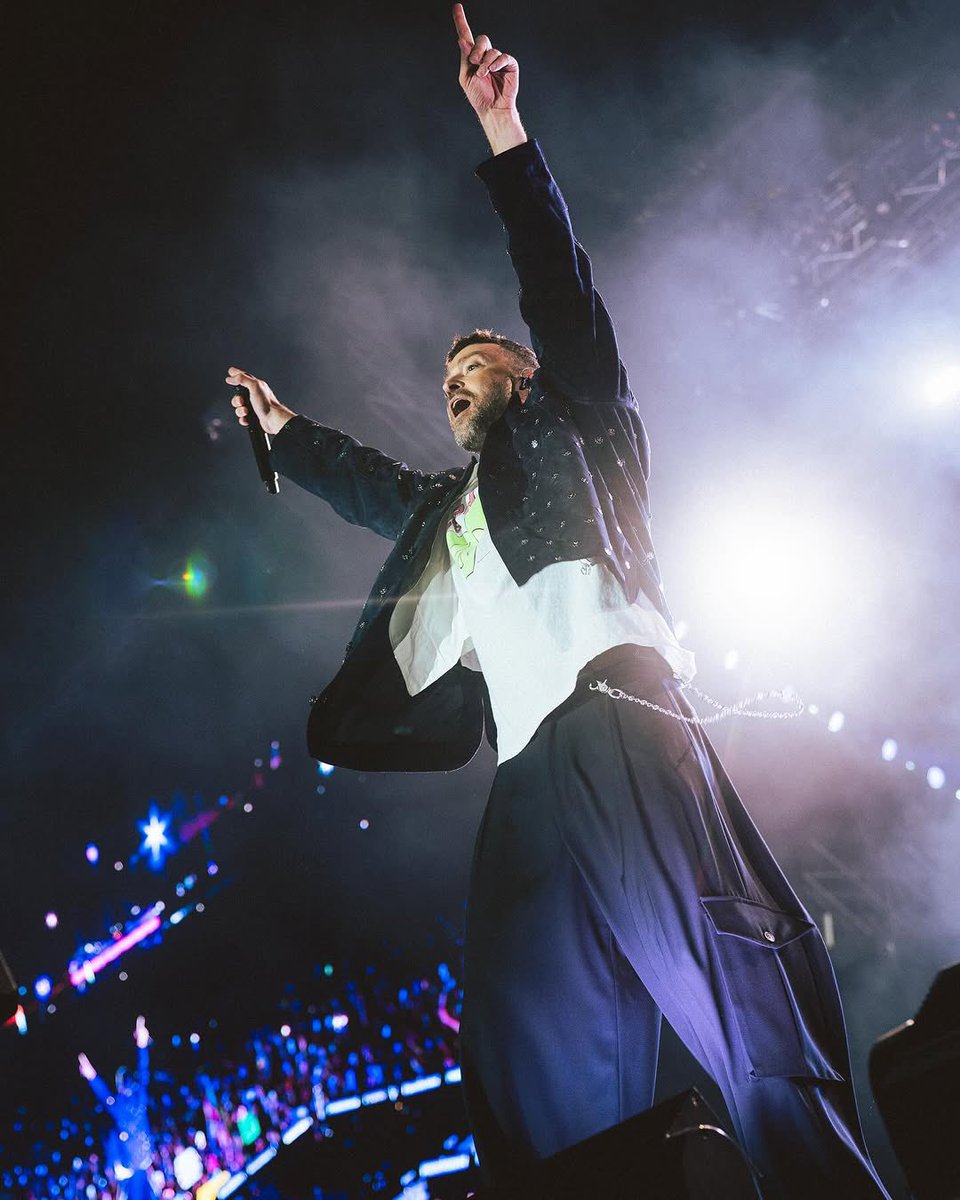 grupojtbrasil's tweet photo. As primeiras fotos do Justin Timberlake no Lollapalooza Argentina já estão entre nós! 🔥🎶 

Ele chegou com tudo para esse show histórico! Quem aí já está ansioso para a apresentação? 

#JustinTimberlake #LollaAR #LollapaloozaArgentina #JTLive #TheForgetTomorrowWorldTour https://t.co/mebMN33osz