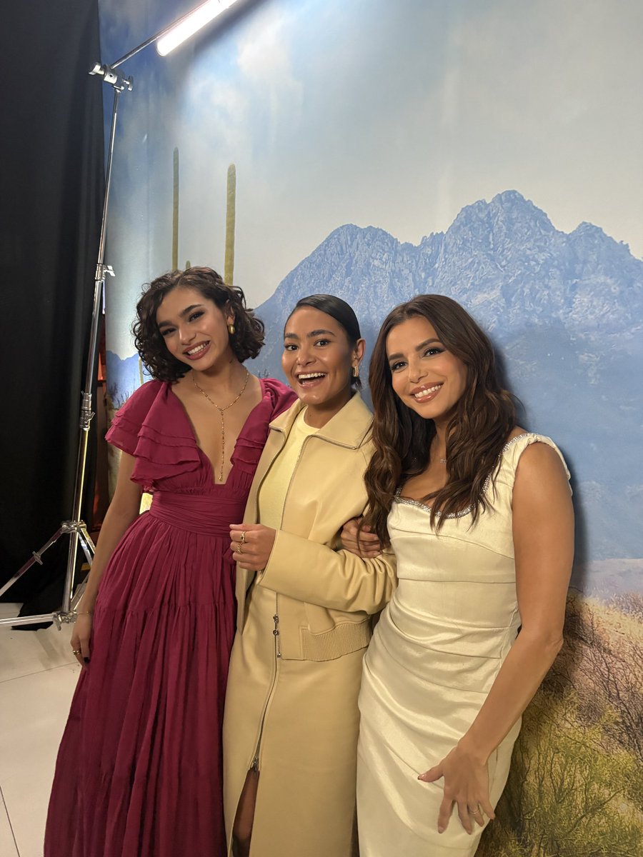 Aquí anduvimos <a href="/MMabelCadena/">Mabel Cadena</a> <a href="/EvaLongoria/">Eva Longoria Baston</a> 🎥
