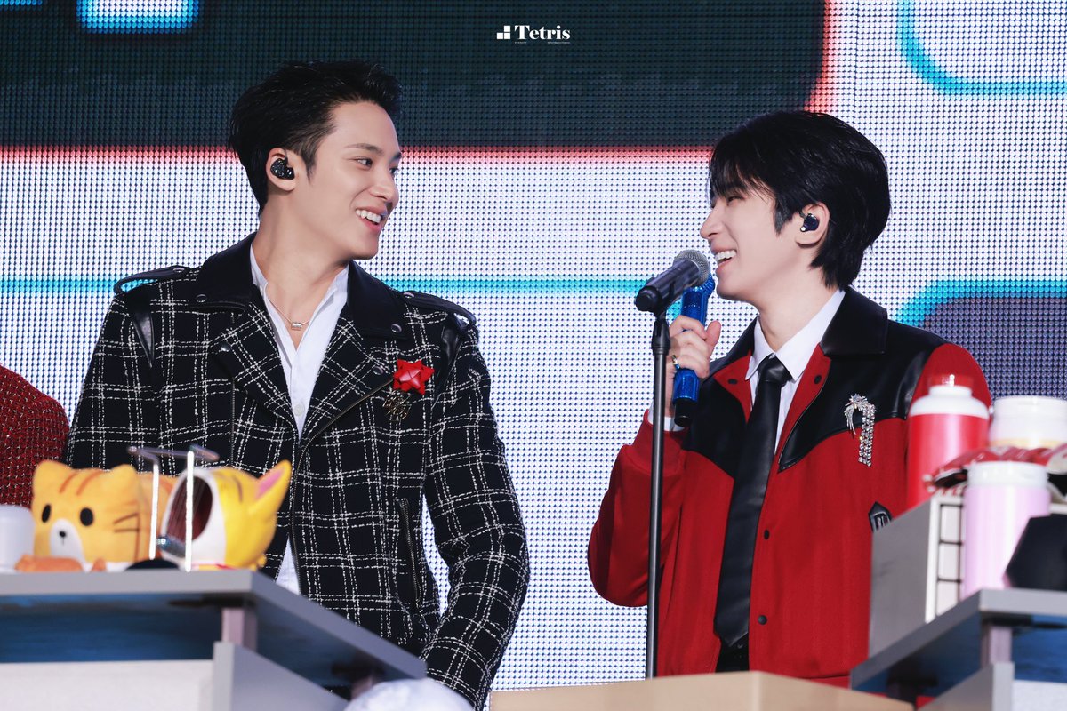 minwoncard's tweet image. noooooo this photo 😭😭😭😭😭