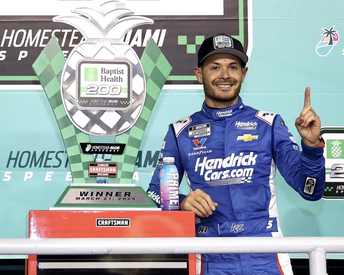 Kyle Larson tweet media