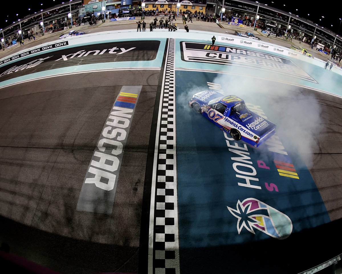 Kyle Larson tweet media